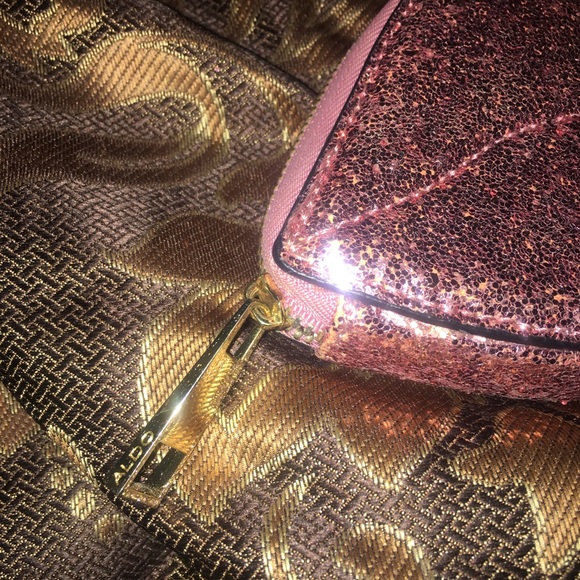 ALDO Small Sequins Lips Zip-Purse Keychain - Picture 6 of 7